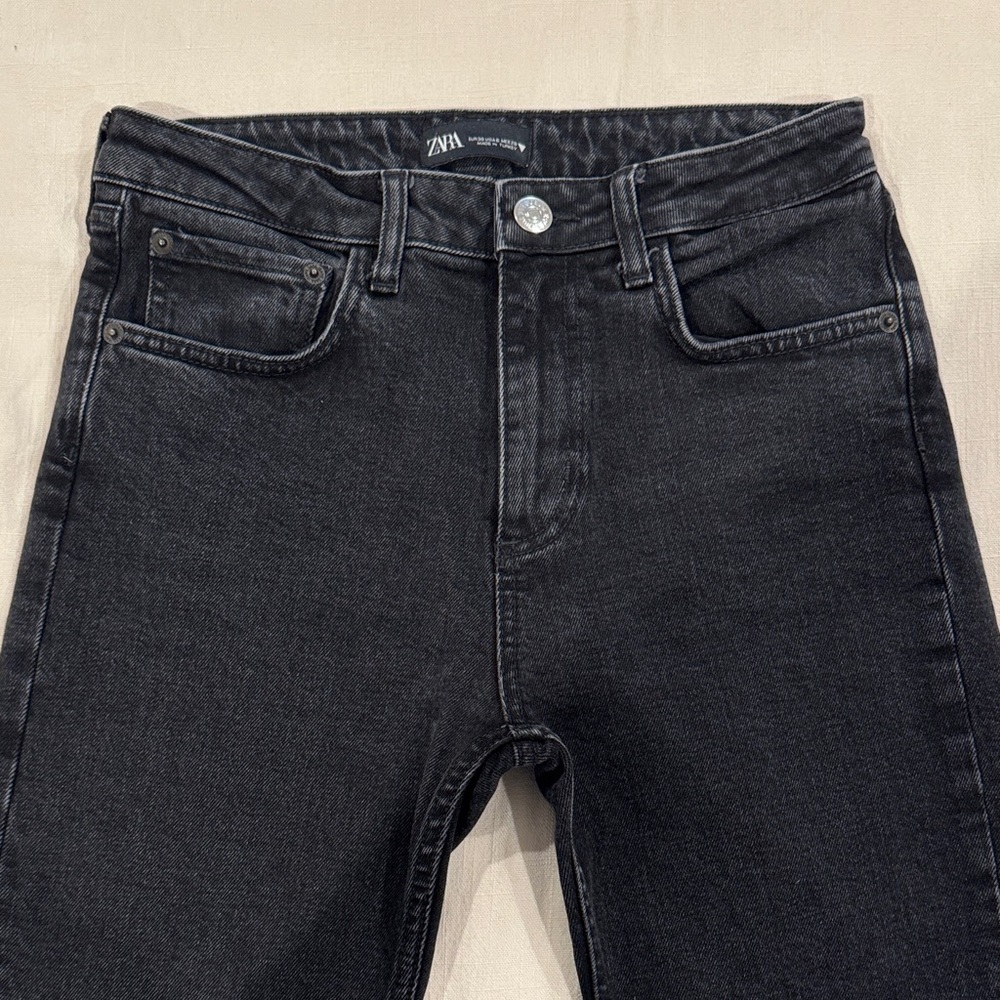 Women’s black Zara jeans